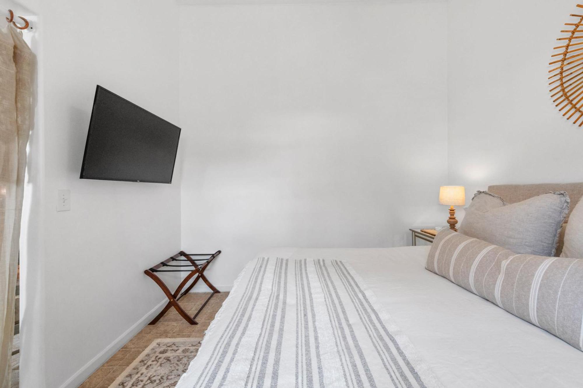 Le Petit Guesthouse -King Bed Walk To Whitworth Nine Mile Falls Esterno foto